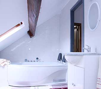 Salle de bain avec Jacuzzi dans la chmabre d'hôte